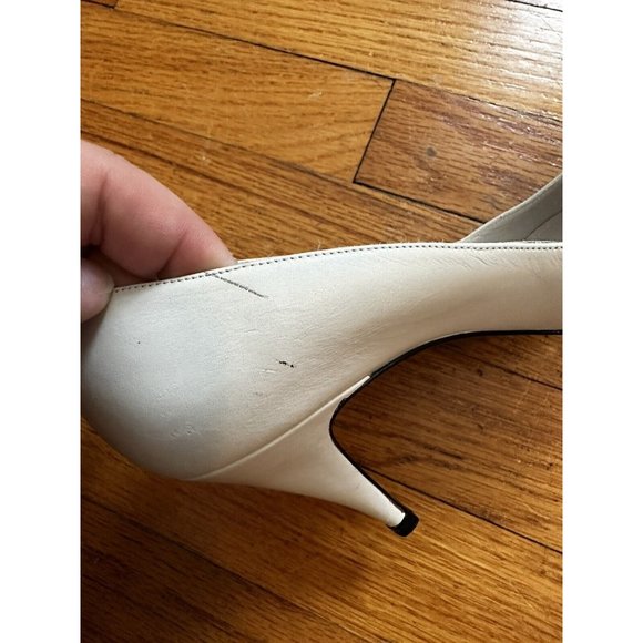 Vintage Stuart Weitzman White almond toe pumps - Picture 5 of 9